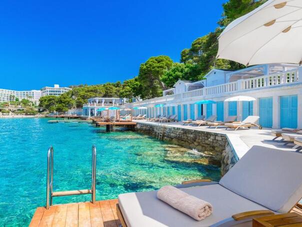 Bogati arapski šeik kupio Sunčani Hvar, cijena je posebna priča