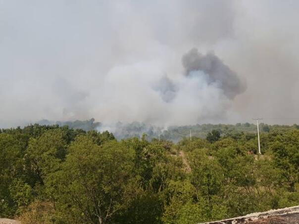 Bolje stanje na požarištu kod Ljubinja: Put prohodan, kuće nisu ugrožene