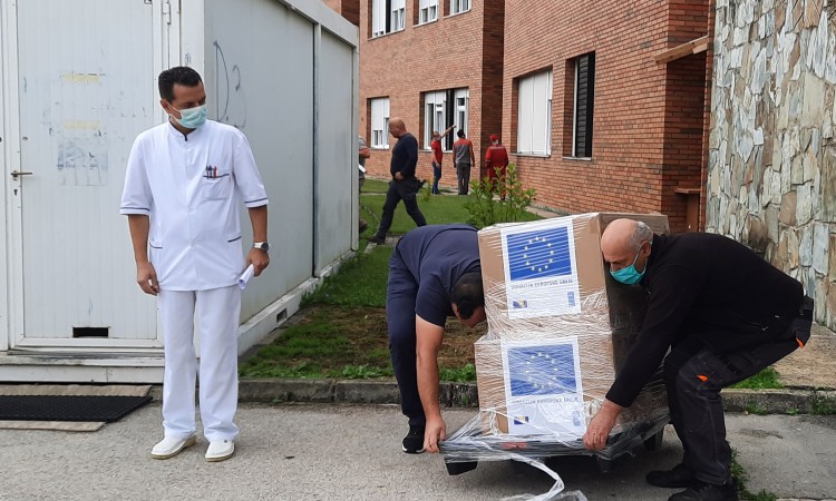Bolnicama u SBŽ-u donirani respiratori, pogoršana epidemiološka situacija