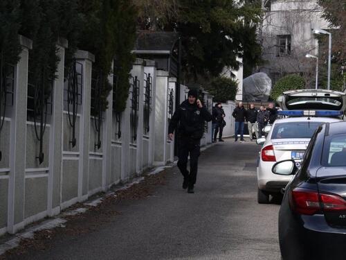 Bomba "greškom" bačena na kuću Zdravka Čolića, evo ko je bio meta