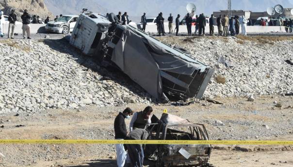 Bombaš samoubica napao pakistansku policiju koja je čuvala tim za vakcinaciju