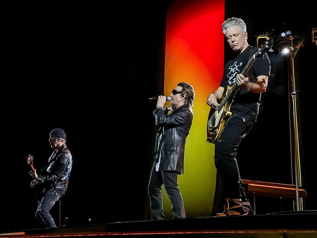Bono Vox na koncertu vikao 'Aleksej Navalni', pa upozorio na Putina