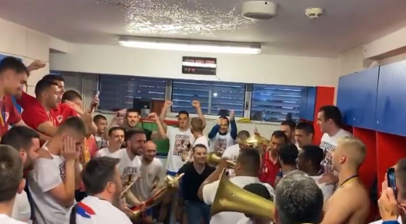 Borac osvajanje titule u svlačionici slavio uz trubače