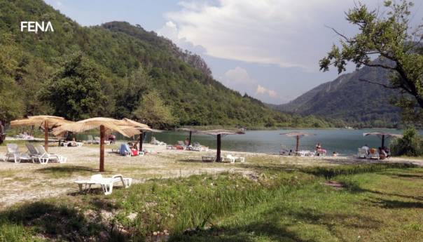Boračko jezero, idealno mjesto za odmor i rekreaciju u ljetnim danima