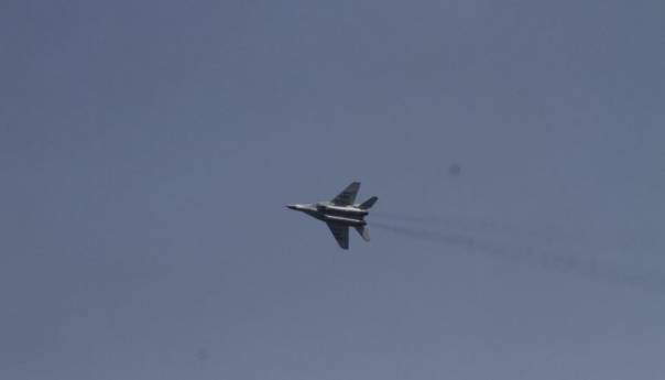 Borbeni avioni ponovo nad Jarinjem, Albanija poziva na povlačenje srpske vojske