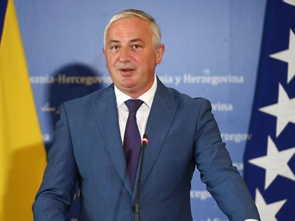 Borenović: Dodikov drugar Schmidt je pokriće za pravljenje tenzija