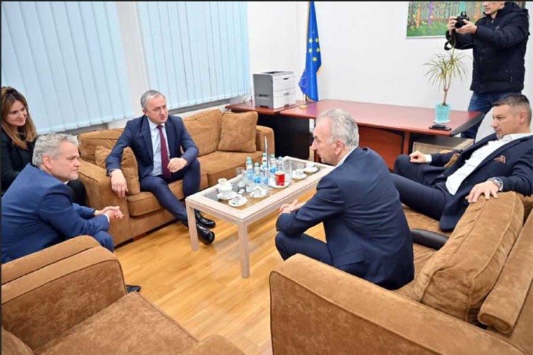 Borenović i Šarović: Dijalogom i dogovorom prevazići krizu