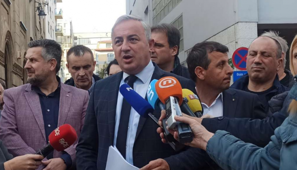 Borenović ispred CIK-a: Tražimo da se ponište izbori