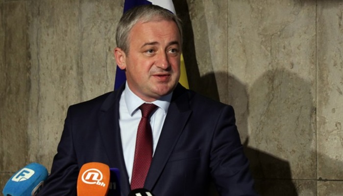 Borenović: Nečuveno je da se afere u BiH javno analiziruju, umjesto procesuiraju