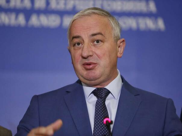 Borenović o glasanju SNSD-a: Sve za fotelje, ali džaba im sve