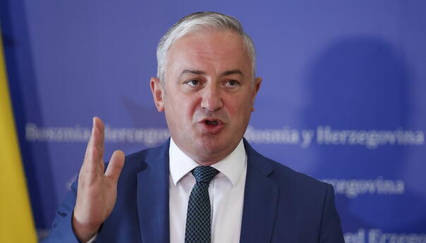 Borenović: Pritiskom na političko Sarajevo osnažiti odluke NSRS