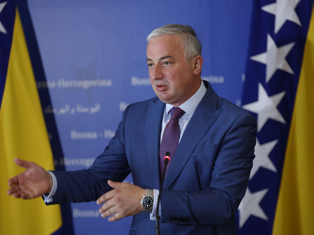 Borenović: Znate li ko je glasao da 'Sarajevo smrdi', 'da hodža arlauče'?