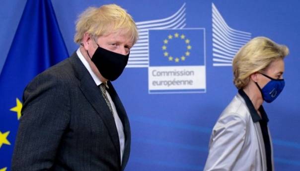 Boris Johnson jako zabrinut zbog mogućeg ograničenja vakcina