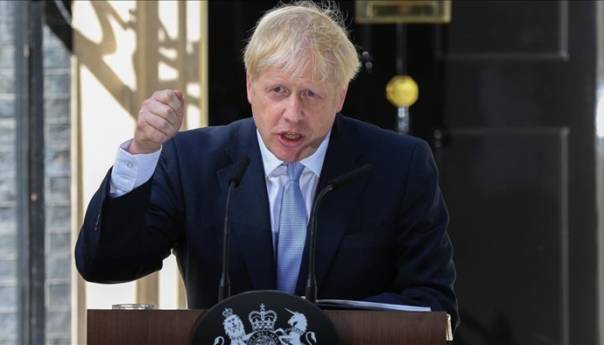 Boris Johnson objavio strožije mjere za praznike