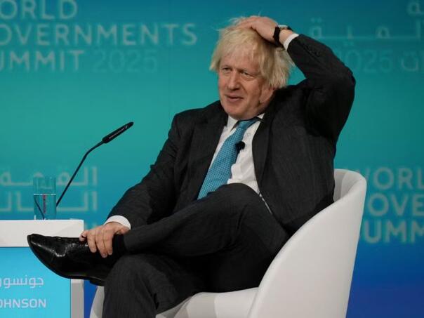 Boris Johnson odlučio da naplaćuje rukovanje i slikanje sa sobom
