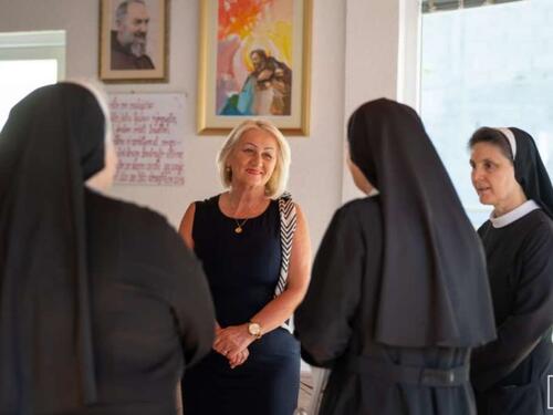 Borjana Krišto posjetila Sigurnu kuću "Majka Krispina" u Međugorju