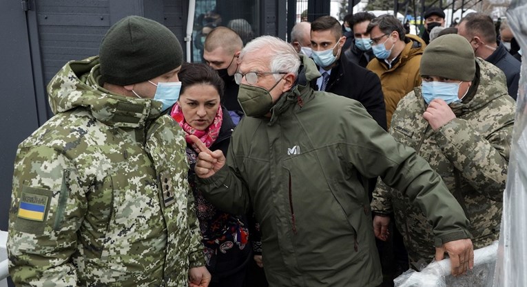 Borrell obišao ukrajinske vojnike i posjetio liniju razgraničenja