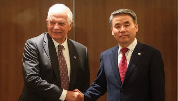 Borrell od Južne Koreje traži da dostavi municiju Ukrajini