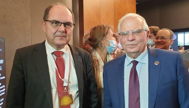 Borrell se u Antaliji sastao sa Schmidtom