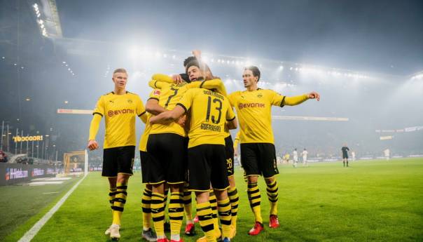 Borussia Dortmund potopila Eintracht i stigla na bod od Bayerna
