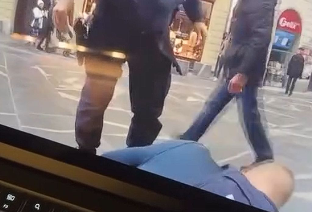 Bosanac preminuo nakon što ga je davio policajac: "Ne mogu disati..."