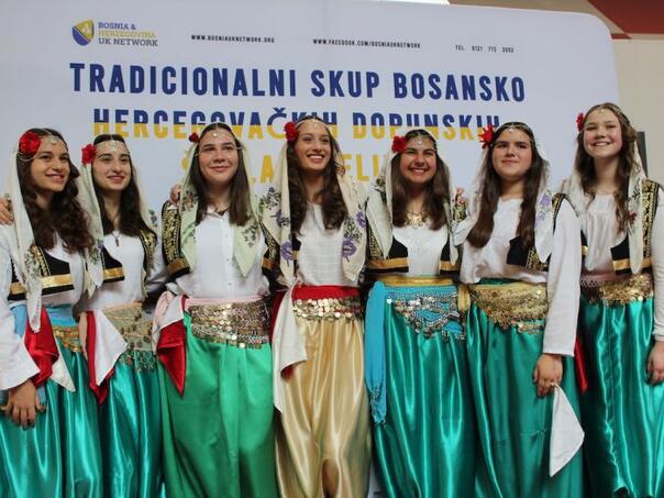 Bosanski jezik živi u Britaniji: Hiljade djece čuva vezu s domovinom