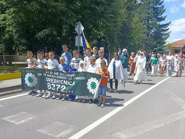 Bosanski Petrovac: Mirna šetnja u znak sjećanja na genocid u Srebrenici