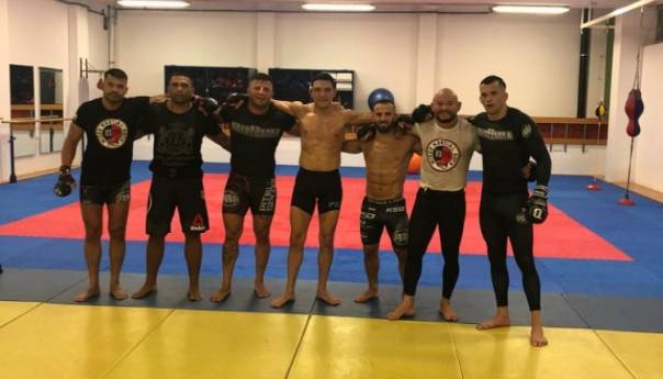 Bosanskohercegovački MMA borci u Makarskoj treniraju s Manuelom Charrom