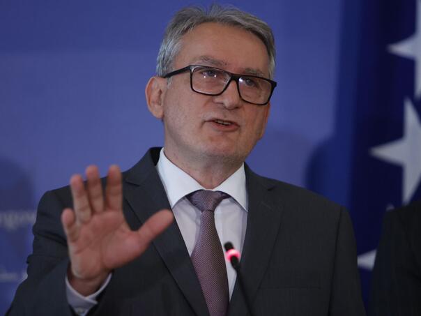 Bosić optužuje Dodika: Poslije Dana RS, ukinuće i ime
