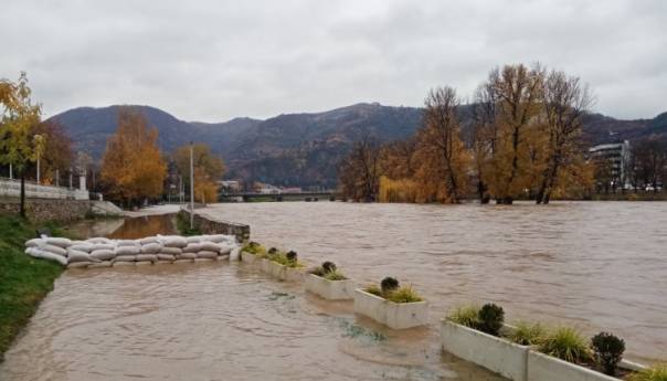 Bosna se izlila u nekoliko gradova ZDK-a, od jutros se povlači u korito