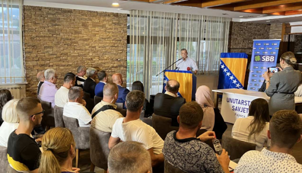 Bošnjaci ne mogu sebi dozvoliti sukob s kompletnom međunarodnom zajednicom