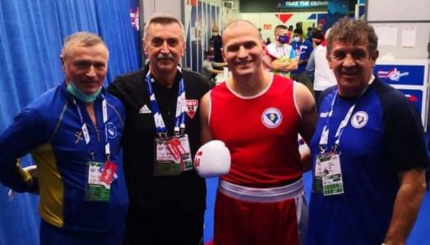 Bošnjak savladao Litvanca pa zakazao duel sa Sadamom Magomedovim