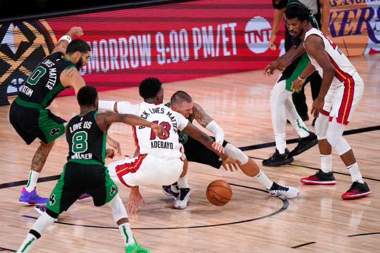Boston slavio protiv Miamija i smanjio i smanjio zaostatak