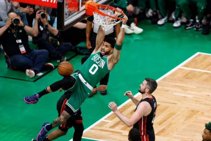 Boston slavio u petoj utakmici i ostao u igri za veliko finale
