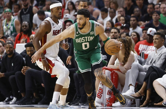 Boston uz zvuk sirene pobijedio Miami, i izborio historijsku majstoricu