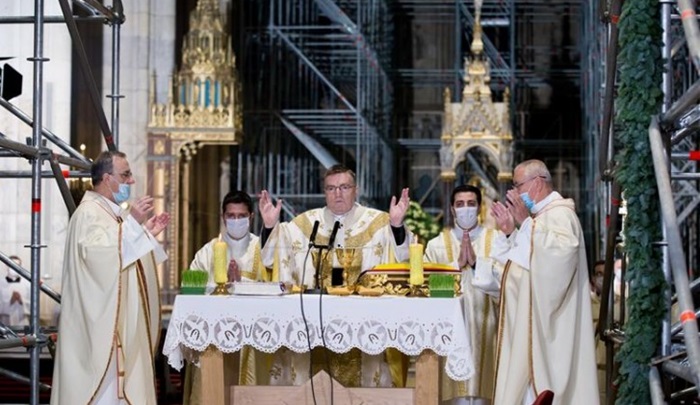 Bozanić: Isus Krist se zauvijek ugradio u povijest svijeta 