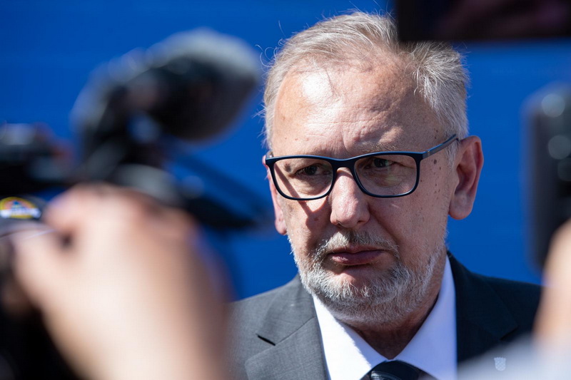 Božinović: Kada se ljudi manje deru, manje se širi virus