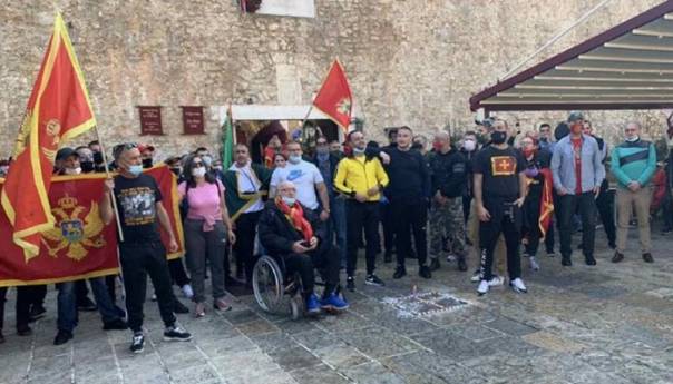 Božović spriječen da položi vijenac: Crna Gora nije obala srpskog mora