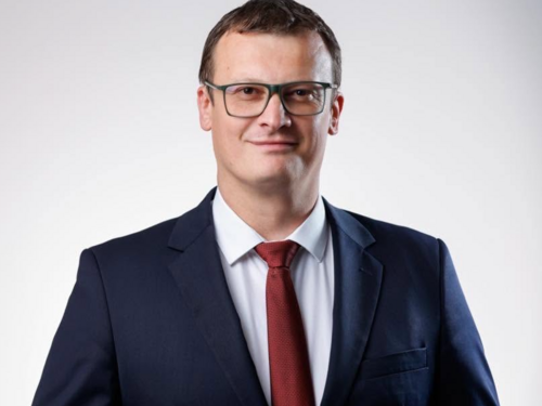 Božović: SDS je nekad vodio psihijatar, a danas njegovi pacijenti bez terapije