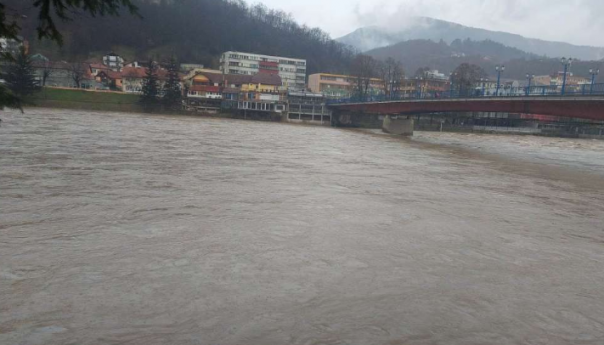BPK: U pojediim područjima Drina se izlila iz korita, popodne se očekuje novi rast vodostaja