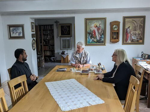 Bradara posjetila vlč. Vujicu u Kaknju: Više ništa nije sveto