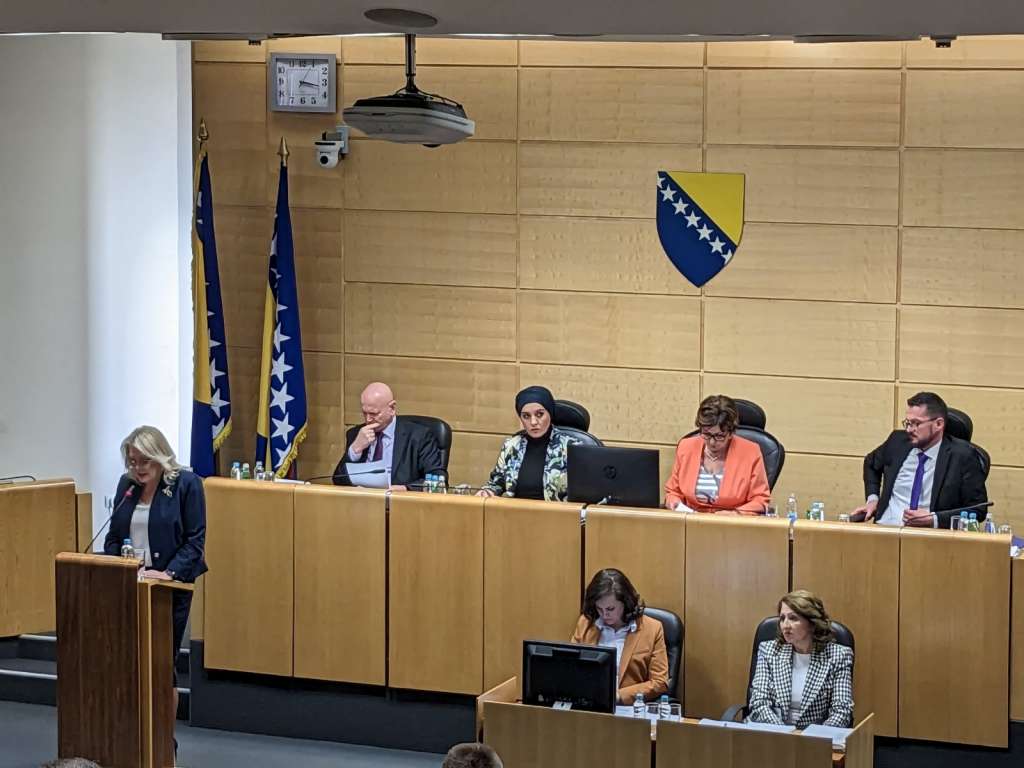 Bradara zamolila poslanike da pruže priliku novom sastavu Vlade FBiH