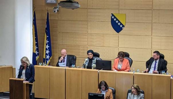 Bradara zamolila poslanike da pruže priliku novom sastavu Vlade FBiH