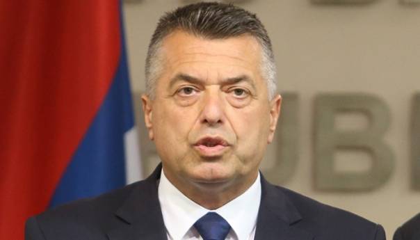 Bratić: Ovakve teme nas vuku u mračne godine