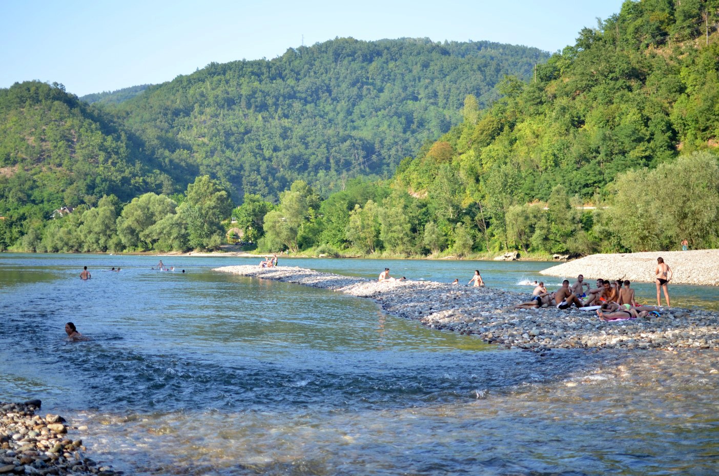 Bratunac: Hrabri vatrogasac i konobar spasili dječaka iz Drine
