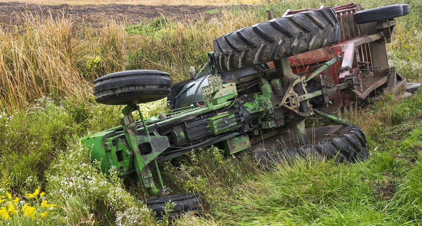 Bratunčanin stradao prilikom prevrtanja traktora