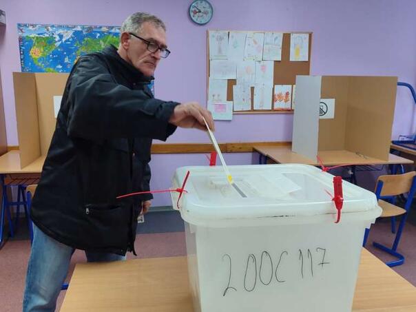 Brčko: Izlaznost 7,18 posto do 11 sati, proces protiče bez problema