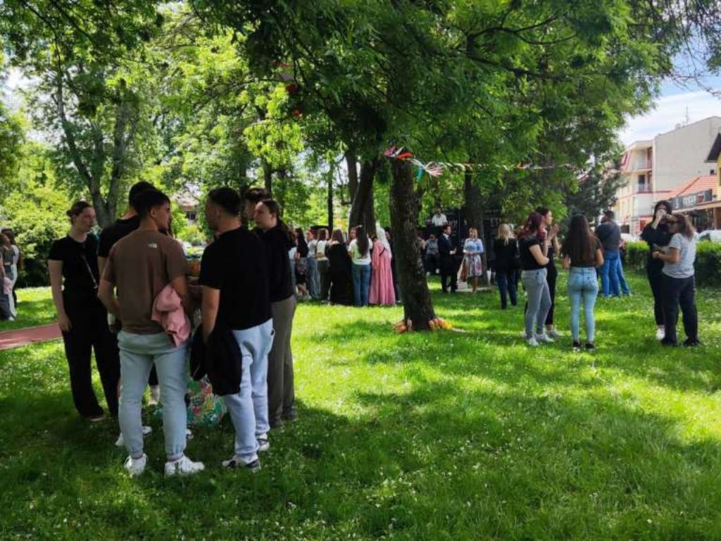 Brčko: Po prvi put svi maturanti zajedno