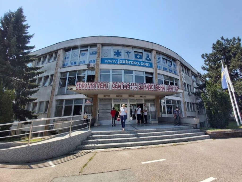 Brčko: Pucnjava ispred Doma zdravlja, ranjen policajac