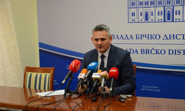 Brčko: Skraćen rok izolacije, javna okupljanja do 50 osoba